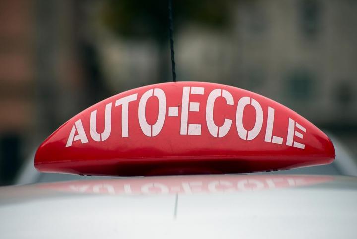 Sign design and installation Montreal